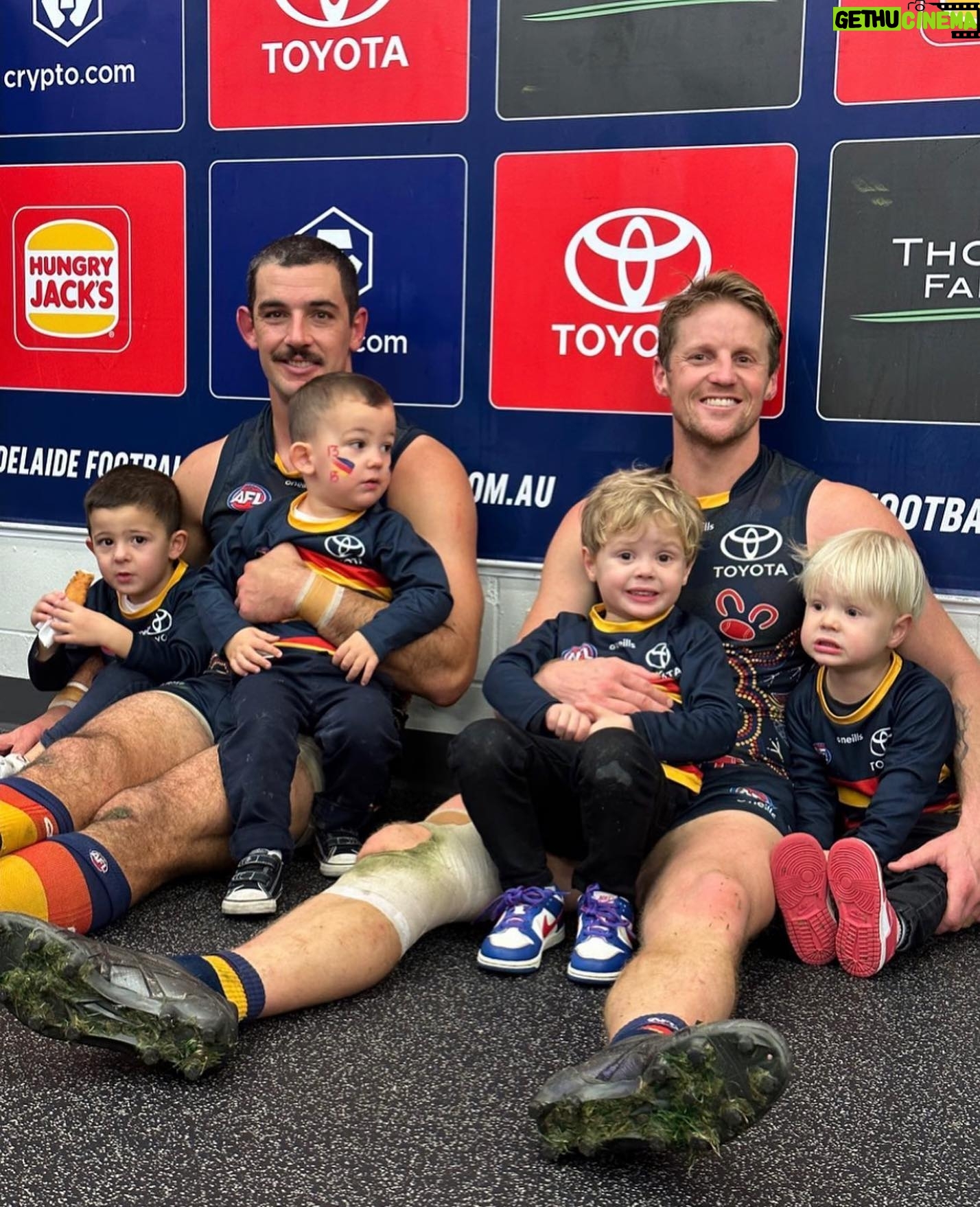 Rory Sloane - 6.3K Likes - Crowies