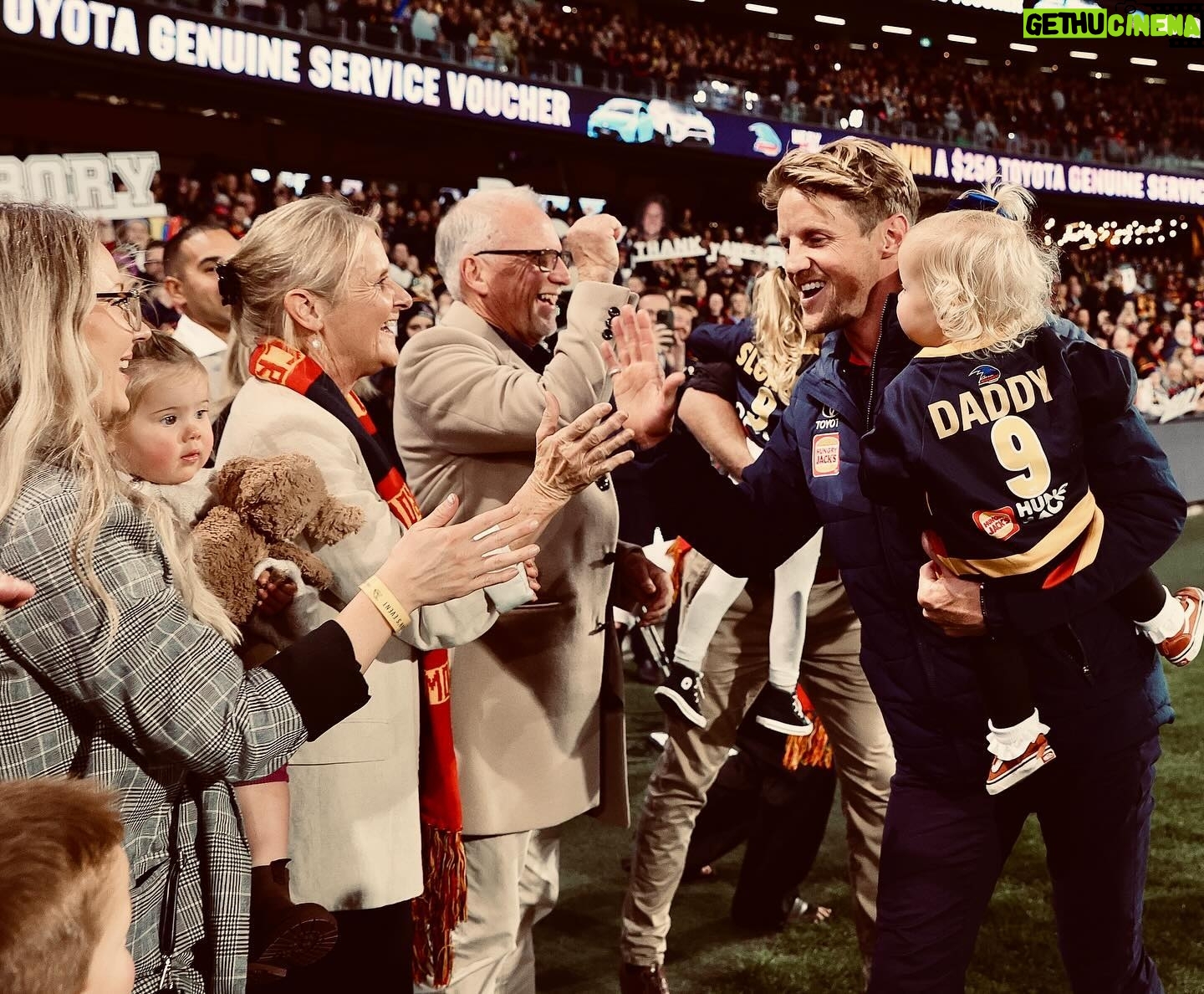 Rory Sloane - 11.9K Likes - Geeeeeeeeeeee…. Big week… Lots of love shared… Thank you everyone for making this week unforgettable!!
I love you all ❤️💛💙
