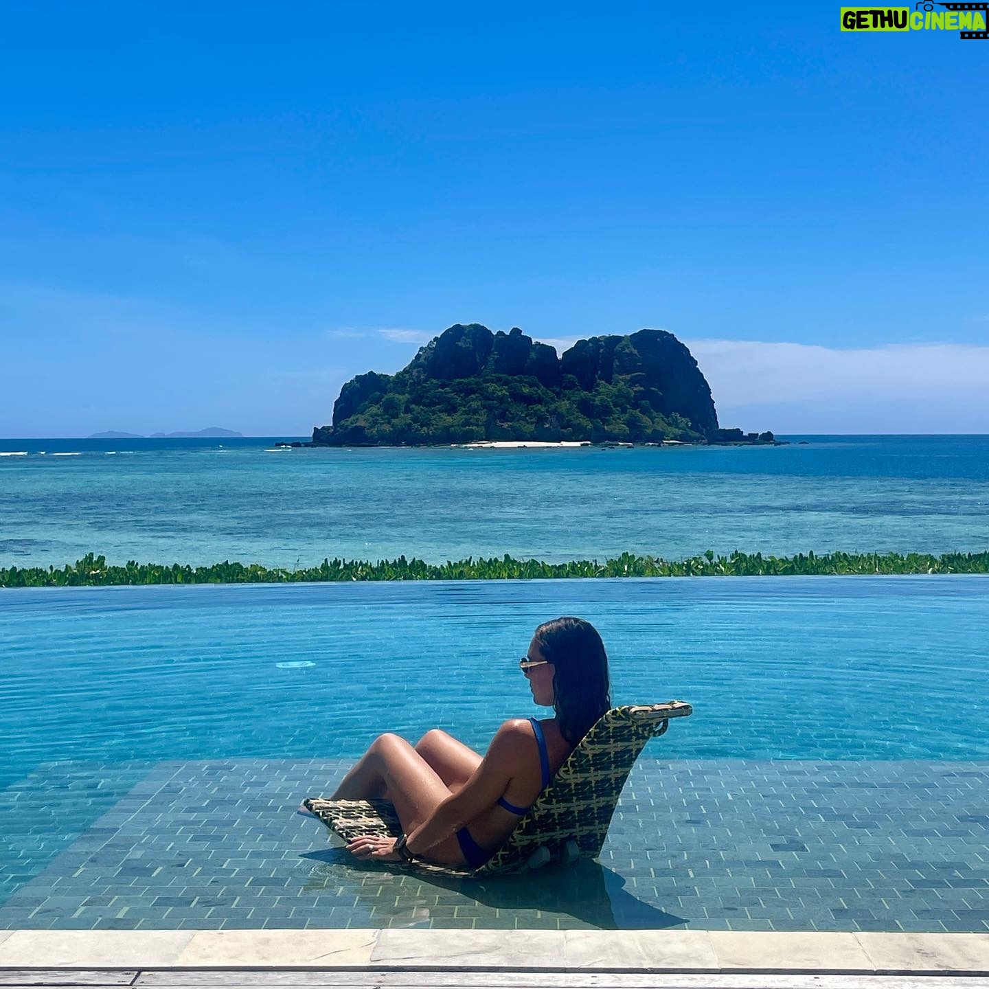 Rory Sloane - 6K Likes - Today was one of those all time days.. surfed one of the greatest waves in the world (and survived 😅 ) We went snorkeling in the deeeeep blue with the boys, and even managed lunch and a couple of cocktails with my beautiful wife.. 2 beers felt like 10 and Aloe Vera all over my body! Vinaka Fiji