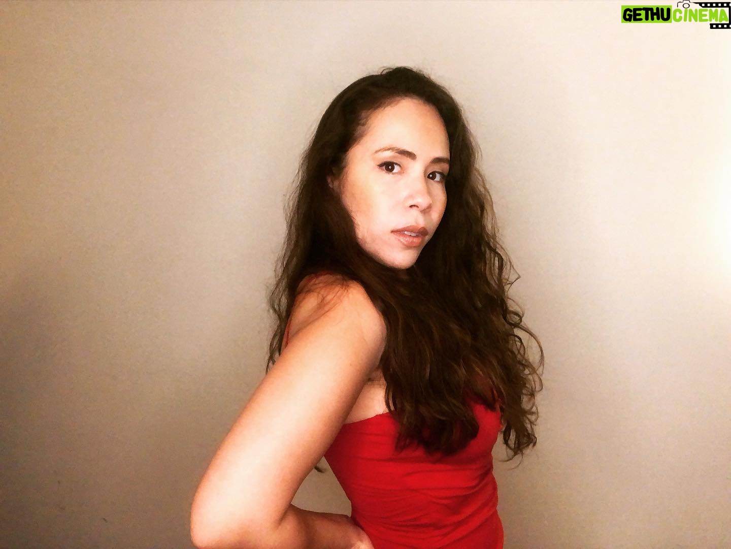 Rosal Colon - 1K Likes - Hoy de rojo 🥀