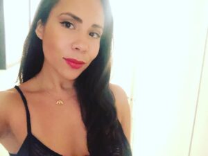 Rosal Colon Instagram - Loving my gorgeous Gold Bee Necklace by @sarahjanewilde for @thombrowneny . Your pieces are absolutely stunning 🐝⭐️
