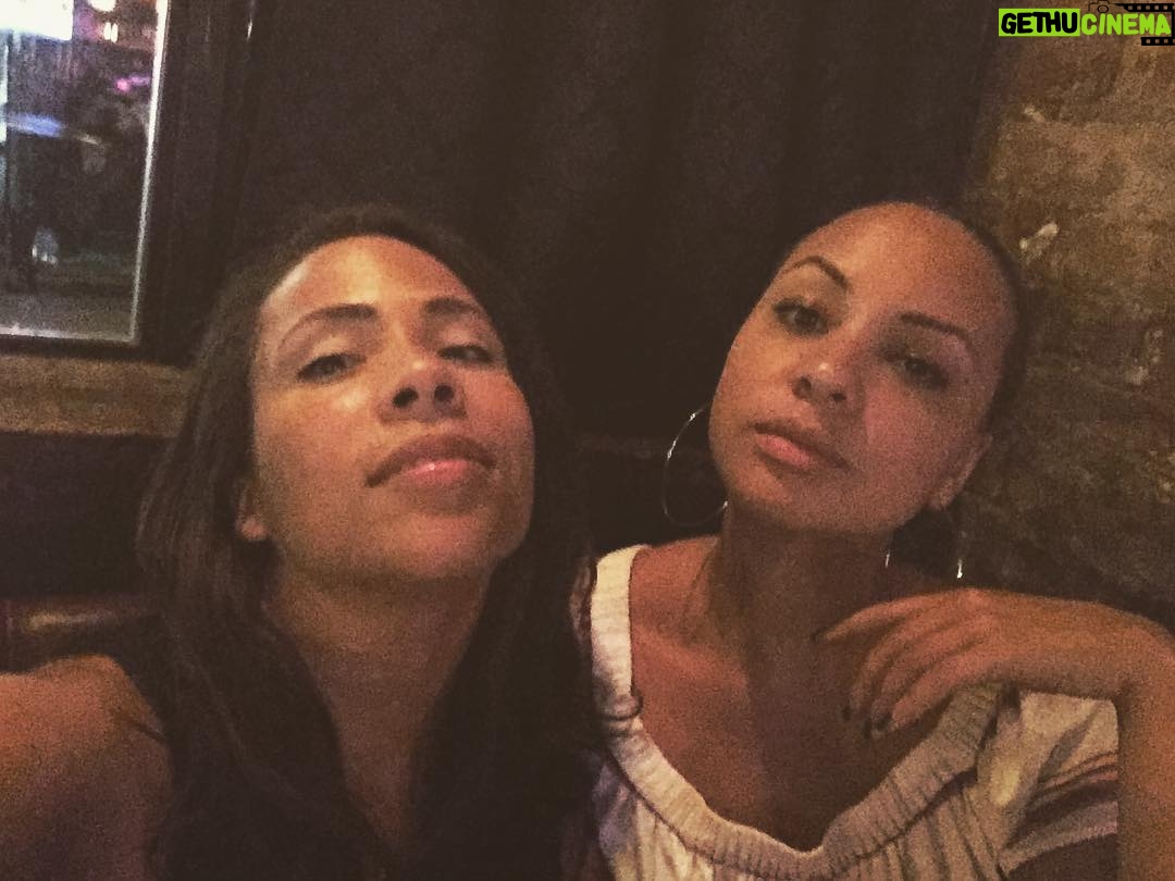 Rosal Colon - 1.6K Likes - Hermanas 🤓🌪 @jazzy_joness