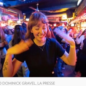 Rose-Aimée Automne T. Morin Instagram - J’adore ces photos de @dkgphoto ! Il se donne de la très amusante danse en ligne, au @barspaghettiwestern… Reportage sur @lp_lapresse (lapresse.ca)!