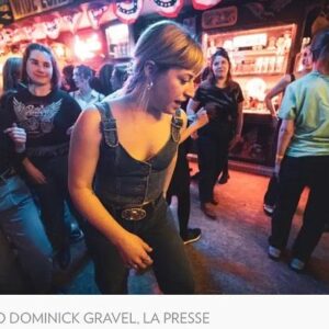 Rose-Aimée Automne T. Morin Instagram - J’adore ces photos de @dkgphoto ! Il se donne de la très amusante danse en ligne, au @barspaghettiwestern… Reportage sur @lp_lapresse (lapresse.ca)!