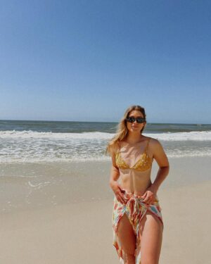 Rose Reid Instagram - beach better have my sunny☀️🌊