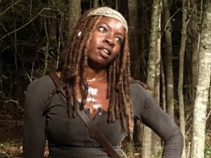 Rosemary Rodriguez Instagram - Three more days to see @danaigurira #michonne kicking more ass #theoneswholive #twd I cannot wait to watch. 

Here’s Danai on a late Friday night always giving it 1000% in episode 904 #thewalkingdead ❤️💥
