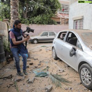 Roshdi Sarraj Instagram - Still working day and night to cover real-time Israeli aggression on the Gaza Strip.
#GazaUnderAttack

نواصل ليل نهار تغطية العدوان الإسرائيلي على قطاع غزة.
#غزة_تحت_القصف