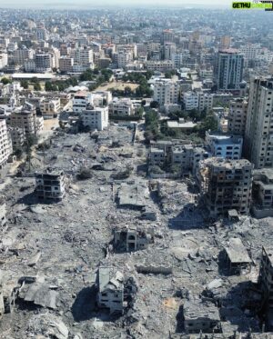 Roshdi Sarraj Instagram - Horrific scenes of the destruction of civilians houses were targeted by the Israeli occupation in Gaza

#gazaunderattack