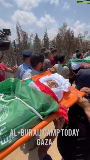 Roshdi Sarraj Instagram - Funeral of 3 kids murdered last night in Gaza by Israeli occupation..

#Gaza #gazaunderattack #reels #war #fyp #fypシ