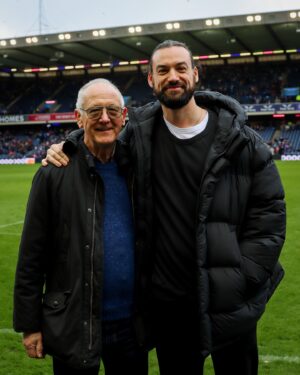 Ross MacDonald Instagram - Great to have you with us, @rass1975 🎸🏴󠁧󠁢󠁳󠁣󠁴󠁿

@the1975 | #AsOne