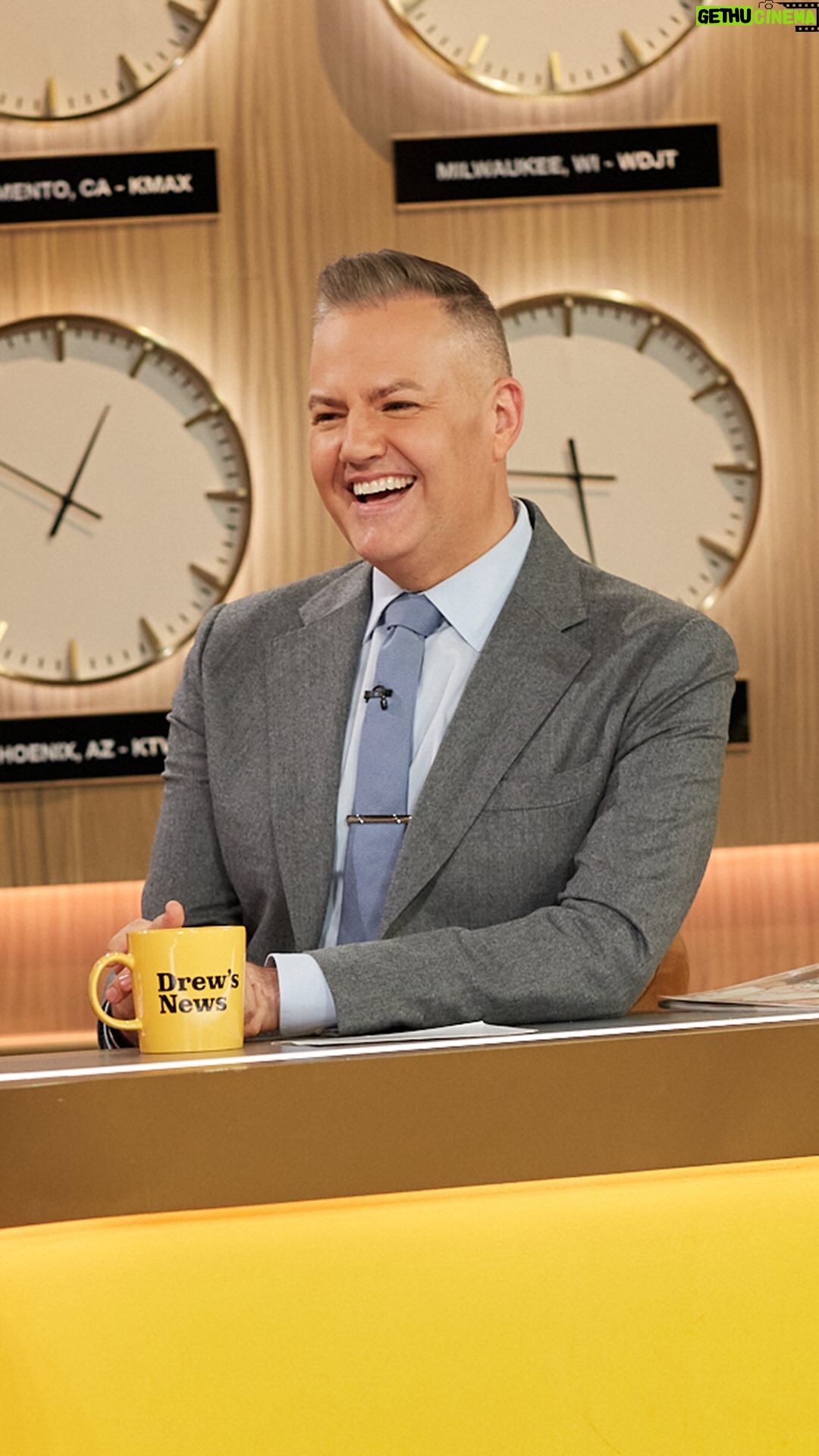 Ross Mathews - 24.7K Likes - @helloross shares his take on the viral “invisible string theory.”