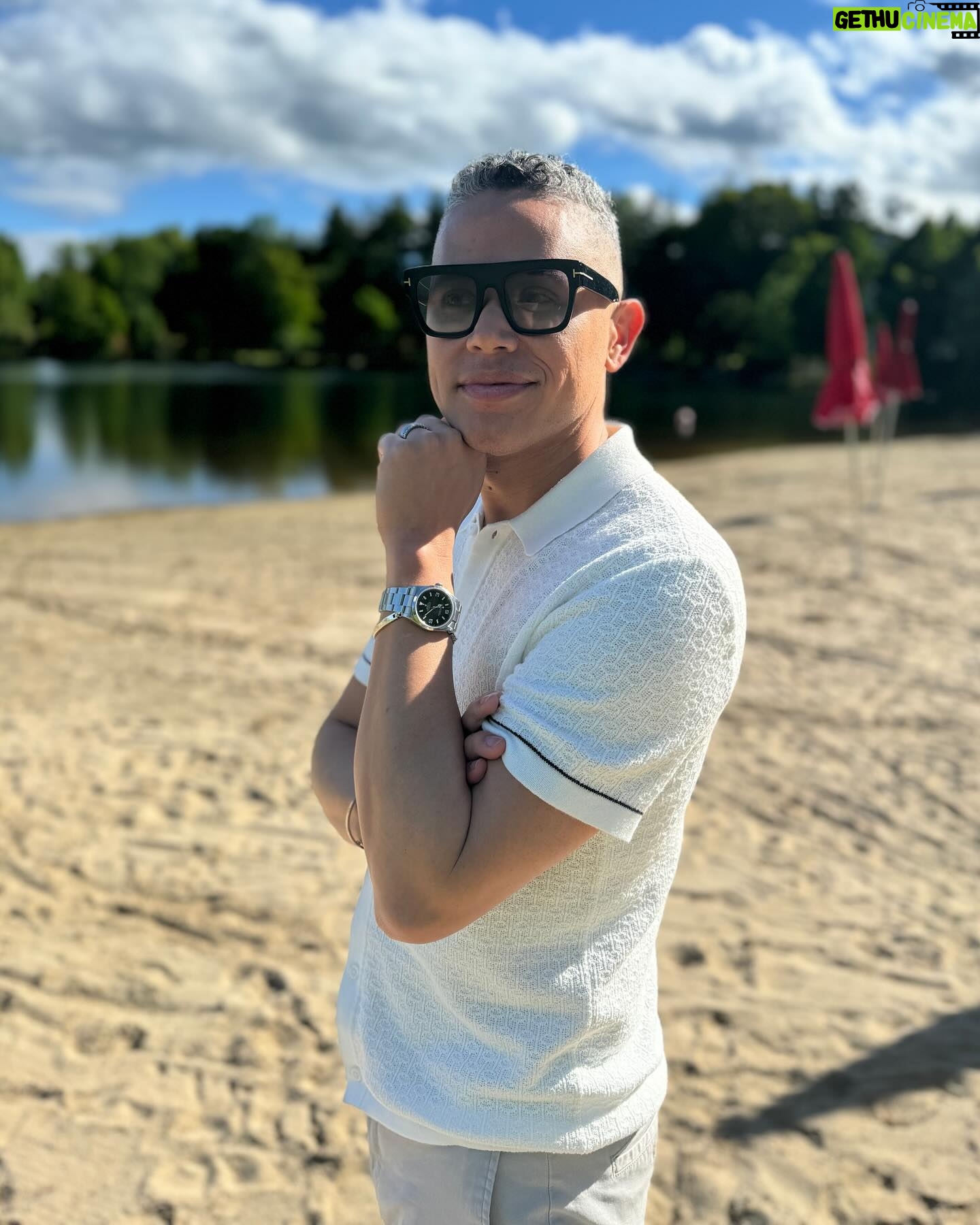 Ross Mathews - 3K Likes - Perfect day for a sunny stroll around the neighborhood in my new Costco workout shirt (that I didn’t work out in) alongside my love @drgarciamathews. 🥰