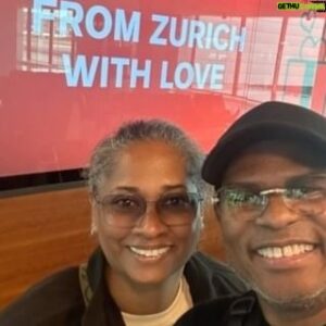 Roué Verveer Instagram - Zwitserland dag1🇨🇭

Na een uurtje vliegen kwamen we aan in Zürich en op de airport namen we de trein naar Visp. De rit duurde 2u en 15min dus konden we nog even slapen 😴 
In Visp aangekomen stapten we gelijk op de bus die klaarstond om ons naar Täsch te brengen. In Täsch stapten we op een trein die ons naar Zermatt bracht🚃 Daar stond iemand van het hotel te wachten met een heel mooi wagentje🤩 Zermatt is een mooi stadje waar in de winter heel veel geskied wordt en in de zomer veel gehiked. Wij hebben vandaag vooral Latte gedronken (naast elkaar🤦🏽‍♂️), heerlijke steak gegeten en in de bar van het hotel nog cocktails gedronken 🔥🥂🍸Kijken wat morgen brengt🤩Trouwens, het is koud hier😅#LeefEnLach #QTime #Zwitserland #Zermatt @farahsewgobind