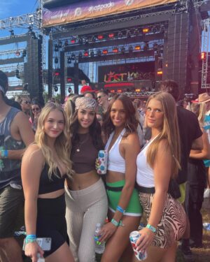 Roxanne St-Onge Instagram - Escapade day 1 ✅