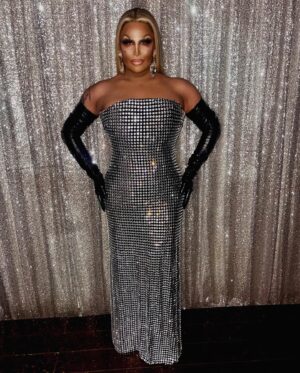 Roxxxy Andrews Instagram - Be the sparkle the world is lacking🪩🪩🪩 @beyonce @rokaelbeauty #renaissance @balenciaga @demnagram @mstinaknowles