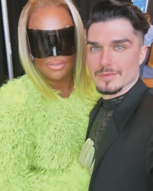 Roxxxy Andrews Instagram - It’s the NYC PREMIERE!!! Rupauls Drag Race Allstars 9! Starts May 17! With the bestie @gettystherealme wearing head to toe @balenciaga @demnagram corset by @theladyhyde and stoned by @staystoned hair color by @allaboutcarbon @rupaulsdragrace @worldofwonder @rupaulofficial @paramountplus