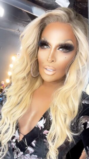 Roxxxy Andrews Instagram - Don’t forget to smile and that i love you!!! Life is good! Amennnnn
