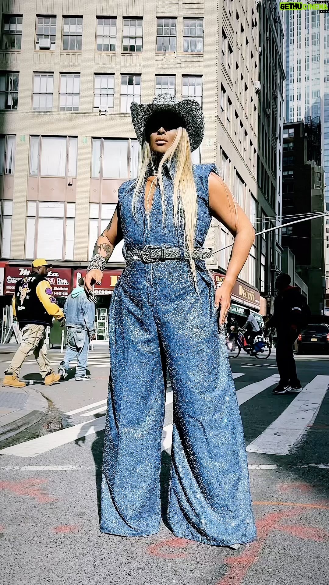 Roxxxy Andrews - 8.2K Likes - 🤠 Cowboy Andrews for the @glaad awards!!! @rupaulsdragrace @worldofwonder @paramountplus @beyonce @rokaelbeauty @yvettenoelschure @mstinaknowles