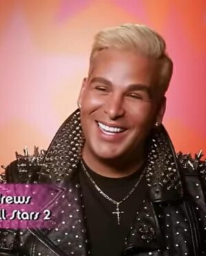 Roxxxy Andrews Instagram - A lot of you have asked so here’s my jacket!! It’s @azaleawangofficial for @shopakira moto jacket! I love this jacket so comfy!