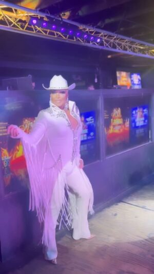Roxxxy Andrews Instagram - 🤠let’s CELEBRATE AND DANCE! Outfit by me! Hat from @lackofcoloraus @beyonce @mstinaknowles 🎥@thejoshuajamal
