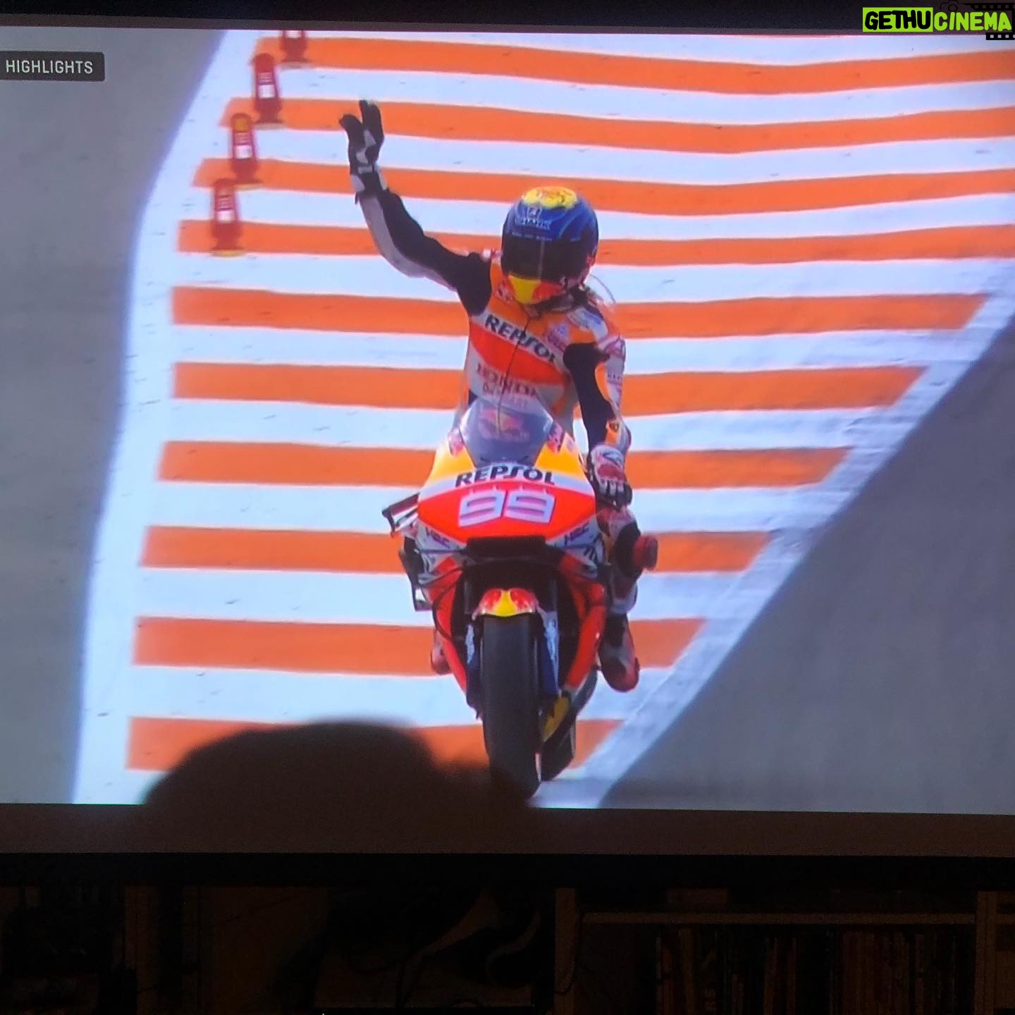 Roy Chiu - 5.9K Likes - Gracias por aparecer
#Jorge Lorenzo
#Gracias