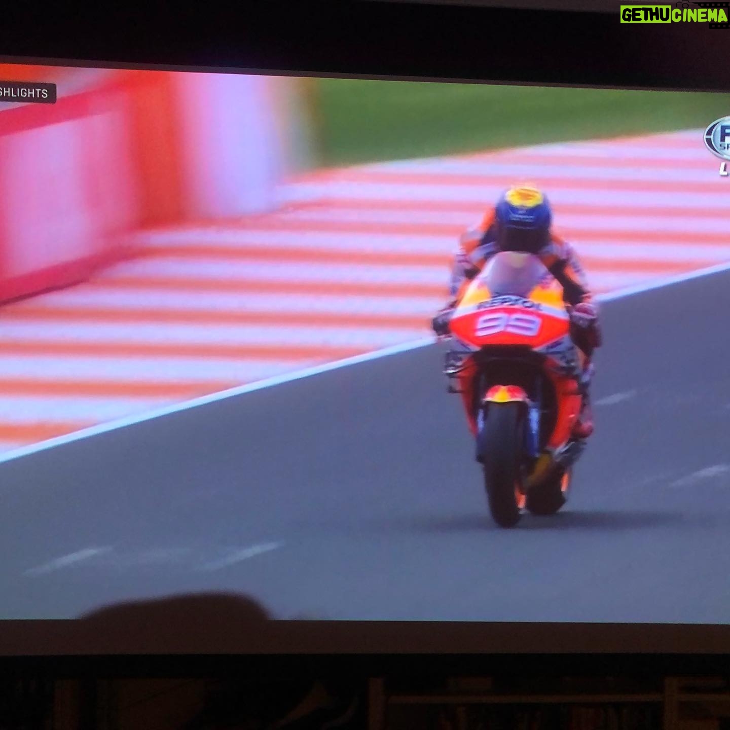 Roy Chiu - 5.9K Likes - Gracias por aparecer
#Jorge Lorenzo
#Gracias