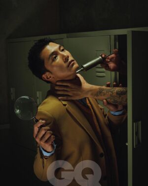 Roy Chiu Instagram - 💥【GQ 8月號封面人物邱澤 ROY CHIU】💥
🌹🌹其實危險很浪漫🌹🌹 髮型｜小隆Driven.By.
化妝｜陳凱文 Chen Kevin