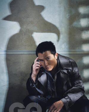 Roy Chiu Instagram - 💥【GQ 8月號封面人物邱澤 ROY CHIU】💥
🌹🌹其實危險很浪漫🌹🌹 髮型｜小隆Driven.By.
化妝｜陳凱文 Chen Kevin