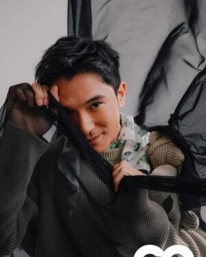 Roy Chiu Instagram - GQ三月號

#GQ
#化妝｜鄭銘/Tank 
#髮型｜小隆DRIVEN．BY