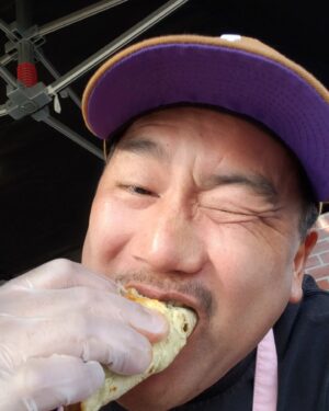 Roy Choi Instagram - Y'all already know how I feel.
What a fun opening night to our first full week.
Found a fun hack: order caramelized kimchi from the Kogi truck and put it on your Tacos Por Vida.
See you again, tonight.
Tacos Por Vida
3434 Overland Ave 
LA
5:30pm-10:30pm
Shout out to @wearealchemy for being our home for this run.
As per tradition, last photo is first in line.
#tacosporvida 
#KogiPorVida