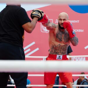 Roy Jones Jr. Instagram - Большое уважение легенде бокса @royjonesjrofficial !!!
Спасибо за тренировку брат!🥊🥊