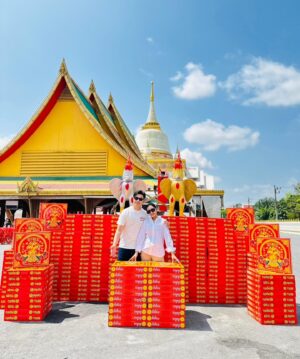 Ruangsak Loychusak Instagram - จุดประทัด 2.2ล้านนัดแก้บนไอ้ไข่ ไอ้ไข่ให้กับครอบครัวทุกปี  เพื่อนๆจังหวัดอื่นๆ มาเที่ยวนครกันนะครับ โดยเฉพาะคนทำค้าขาย มาไหว้ มาขอ 
ไอ้ไข่กันน้าา ❤️