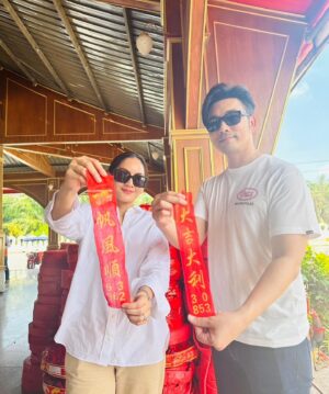 Ruangsak Loychusak Instagram - จุดประทัด 2.2ล้านนัดแก้บนไอ้ไข่ ไอ้ไข่ให้กับครอบครัวทุกปี  เพื่อนๆจังหวัดอื่นๆ มาเที่ยวนครกันนะครับ โดยเฉพาะคนทำค้าขาย มาไหว้ มาขอ 
ไอ้ไข่กันน้าา ❤️