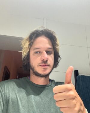 Rubel Instagram - Hoje é o meu aniversário. Aguardo aquelas mensagens de amor pra fazer um carentão feliz.