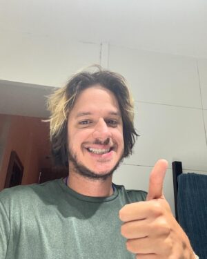 Rubel Instagram - Hoje é o meu aniversário. Aguardo aquelas mensagens de amor pra fazer um carentão feliz.