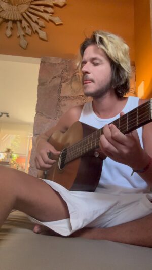 Rubel Instagram - Alô Rio de Janeiro! Passando aqui pra avisar que em Abril tem show do Festival @queremos, dia 13, com bandão completo. Vai ter também @djavanoficial @anafrangoeletrico @djongador @lenine e muito mais. Vem que vai ser bonito.