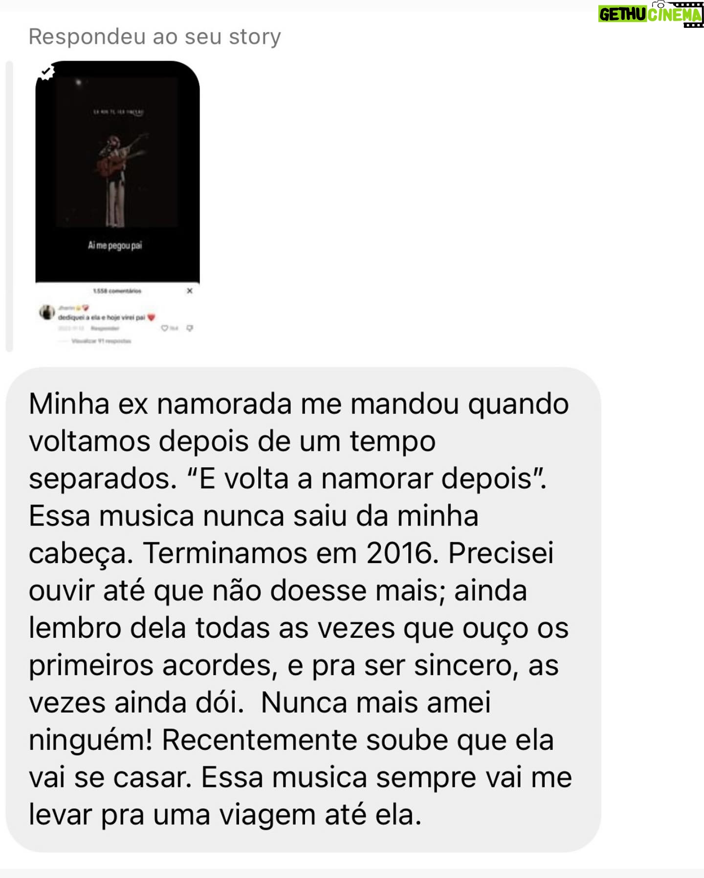 Rubel - 56.4K Likes - Prepara o lencinho, porque o brasileiro está sofrendo. Ontem eu recebi muitos depoimentos de pessoas contando histórias que foram embaladas por alguma música que eu compus. Alguns são histórias felizes, de pessoas que ficaram juntas, e deram vida a mais um Ben no mundo. Algumas são de rasgar o 🆒, como aquela em que o sujeito termina dizendo que nunca mais amou ninguém de verdade porque “De Verdade É Muita Coisa”.
Fato é que ontem eu me toquei que, depois de dez anos fazendo esse ofício, algumas músicas já criaram uma espécie de vida própria e atravessam a história de muita gente. Talvez seja óbvio para quem escuta, mas para mim que criei não era. Eu insisto em duvidar da penetração das minhas canções - mania que eu quero abandonar esse ano.
Talvez essa seja a maior alegria que um compositor pode ter: participar realmente da vida de quem escuta. Uma espécie de tatuagem da memória. Obrigado a todos que compartilharam suas histórias. Eu sigo trabalhando daqui na espera de que minhas próximas histórias também façam parte da história de vocês.
E convido quem quiser a compartilhar outras aqui. Qual é a sua história?