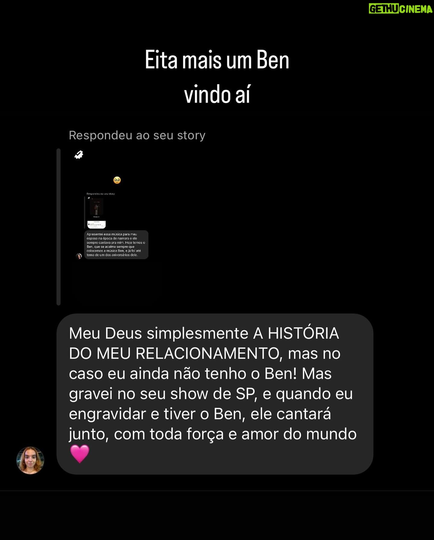 Rubel - 56.4K Likes - Prepara o lencinho, porque o brasileiro está sofrendo. Ontem eu recebi muitos depoimentos de pessoas contando histórias que foram embaladas por alguma música que eu compus. Alguns são histórias felizes, de pessoas que ficaram juntas, e deram vida a mais um Ben no mundo. Algumas são de rasgar o 🆒, como aquela em que o sujeito termina dizendo que nunca mais amou ninguém de verdade porque “De Verdade É Muita Coisa”.
Fato é que ontem eu me toquei que, depois de dez anos fazendo esse ofício, algumas músicas já criaram uma espécie de vida própria e atravessam a história de muita gente. Talvez seja óbvio para quem escuta, mas para mim que criei não era. Eu insisto em duvidar da penetração das minhas canções - mania que eu quero abandonar esse ano.
Talvez essa seja a maior alegria que um compositor pode ter: participar realmente da vida de quem escuta. Uma espécie de tatuagem da memória. Obrigado a todos que compartilharam suas histórias. Eu sigo trabalhando daqui na espera de que minhas próximas histórias também façam parte da história de vocês.
E convido quem quiser a compartilhar outras aqui. Qual é a sua história?