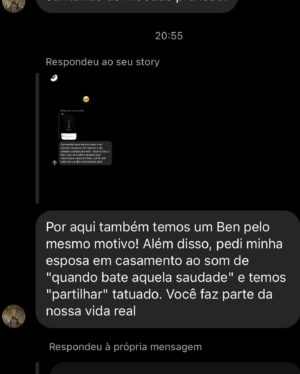 Rubel Instagram - Prepara o lencinho, porque o brasileiro está sofrendo. Ontem eu recebi muitos depoimentos de pessoas contando histórias que foram embaladas por alguma música que eu compus. Alguns são histórias felizes, de pessoas que ficaram juntas, e deram vida a mais um Ben no mundo. Algumas são de rasgar o 🆒, como aquela em que o sujeito termina dizendo que nunca mais amou ninguém de verdade porque “De Verdade É Muita Coisa”. 

Fato é que ontem eu me toquei que, depois de dez anos fazendo esse ofício, algumas músicas já criaram uma espécie de vida própria e atravessam a história de muita gente. Talvez seja óbvio para quem escuta, mas para mim que criei não era. Eu insisto em duvidar da penetração das minhas canções - mania que eu quero abandonar esse ano. 

Talvez essa seja a maior alegria que um compositor pode ter: participar realmente da vida de quem escuta. Uma espécie de tatuagem da memória. Obrigado a todos que compartilharam suas histórias. Eu sigo trabalhando daqui na espera de que minhas próximas histórias também façam parte da história de vocês. 

E convido quem quiser a compartilhar outras aqui. Qual é a sua história?