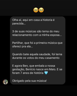 Rubel Instagram - Prepara o lencinho, porque o brasileiro está sofrendo. Ontem eu recebi muitos depoimentos de pessoas contando histórias que foram embaladas por alguma música que eu compus. Alguns são histórias felizes, de pessoas que ficaram juntas, e deram vida a mais um Ben no mundo. Algumas são de rasgar o 🆒, como aquela em que o sujeito termina dizendo que nunca mais amou ninguém de verdade porque “De Verdade É Muita Coisa”. 

Fato é que ontem eu me toquei que, depois de dez anos fazendo esse ofício, algumas músicas já criaram uma espécie de vida própria e atravessam a história de muita gente. Talvez seja óbvio para quem escuta, mas para mim que criei não era. Eu insisto em duvidar da penetração das minhas canções - mania que eu quero abandonar esse ano. 

Talvez essa seja a maior alegria que um compositor pode ter: participar realmente da vida de quem escuta. Uma espécie de tatuagem da memória. Obrigado a todos que compartilharam suas histórias. Eu sigo trabalhando daqui na espera de que minhas próximas histórias também façam parte da história de vocês. 

E convido quem quiser a compartilhar outras aqui. Qual é a sua história?
