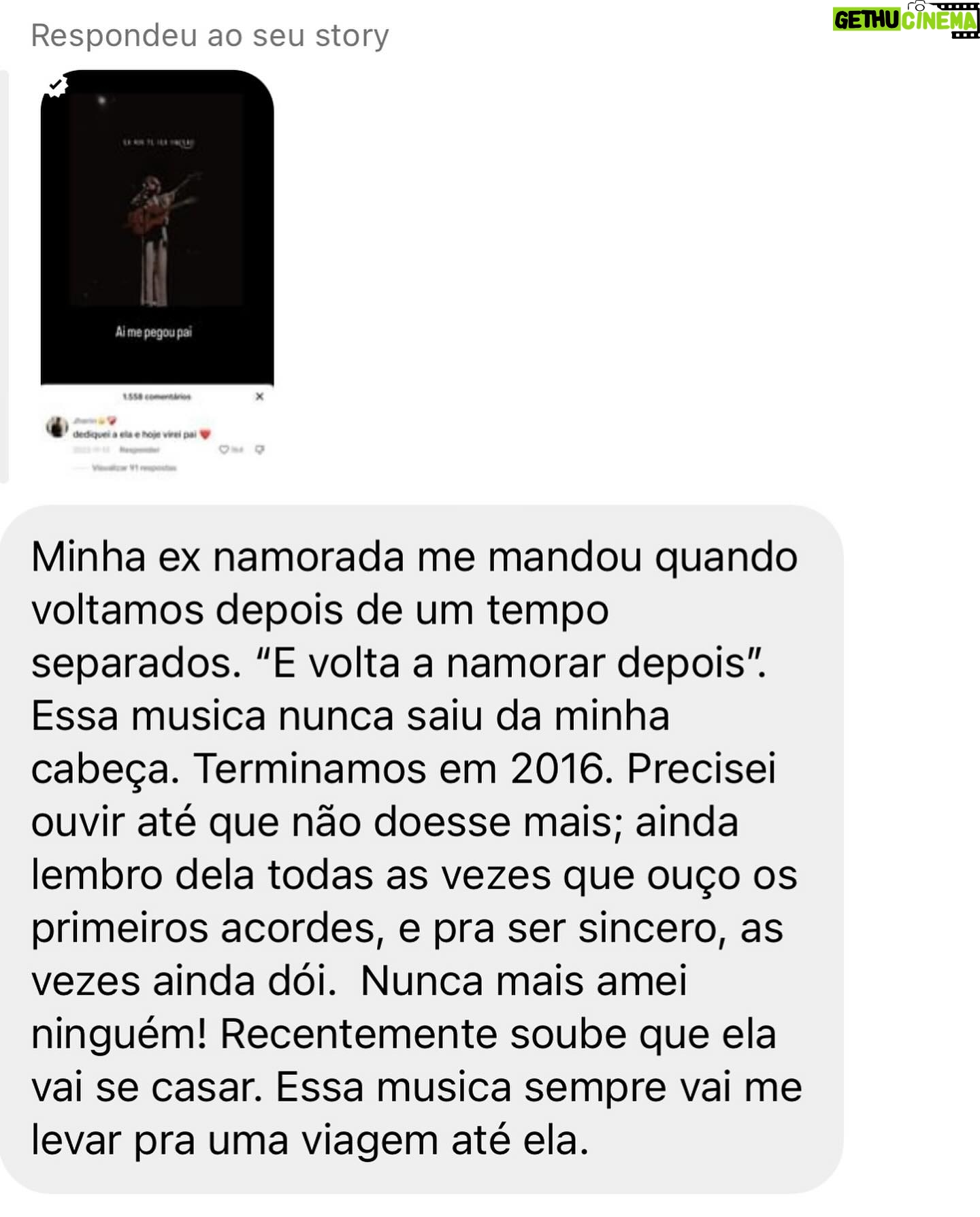 Rubel - 56.4K Likes - Prepara o lencinho, porque o brasileiro está sofrendo. Ontem eu recebi muitos depoimentos de pessoas contando histórias que foram embaladas por alguma música que eu compus. Alguns são histórias felizes, de pessoas que ficaram juntas, e deram vida a mais um Ben no mundo. Algumas são de rasgar o 🆒, como aquela em que o sujeito termina dizendo que nunca mais amou ninguém de verdade porque “De Verdade É Muita Coisa”.
Fato é que ontem eu me toquei que, depois de dez anos fazendo esse ofício, algumas músicas já criaram uma espécie de vida própria e atravessam a história de muita gente. Talvez seja óbvio para quem escuta, mas para mim que criei não era. Eu insisto em duvidar da penetração das minhas canções - mania que eu quero abandonar esse ano.
Talvez essa seja a maior alegria que um compositor pode ter: participar realmente da vida de quem escuta. Uma espécie de tatuagem da memória. Obrigado a todos que compartilharam suas histórias. Eu sigo trabalhando daqui na espera de que minhas próximas histórias também façam parte da história de vocês.
E convido quem quiser a compartilhar outras aqui. Qual é a sua história?