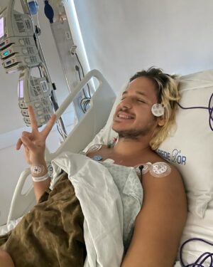 Rubel Instagram - Retrospectiva da Retrospectiva de 2023 (agora acabou) 

Tava difícil começar o ano, parece que janeiro se arrastou, como aquele momento em que você acorda e ainda demora um bocado a acordar de verdade e sair da cama. Mas essa semana eu saí e limpei a remela dos olhos. Acho que depois de 2011 (o ano em que eu fiz intercâmbio e descobri um bocado de coisa e gravei o Pearl), 2023 foi o ano mais transformador da minha vida. Que venham os pássaros e os dragões, seguimos armados e cercados com as armas de Jorge.