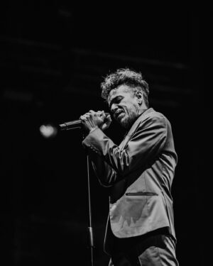 Rubén Albarrán Instagram - Café tacvba dando una presentación MARAVILLOSA en la Ciudad de Querétaro ✨

📸 @luis_tierrafria