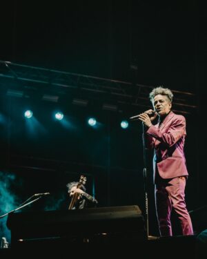 Rubén Albarrán Instagram - Café tacvba dando una presentación MARAVILLOSA en la Ciudad de Querétaro ✨

📸 @luis_tierrafria