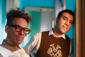 Rubén Albarrán Instagram - Hoy se concreta un sueño de años, de poder hacer una colaboración con una persona de una banda que admiro hace mucho tiempo  @ru.albarran 

VIVO 🍃
21 hrs en todas las plataformas 
19.30 hrs 🇨🇱LIVE TikTok
20.00 hrs 🇨🇱 LIVE IG