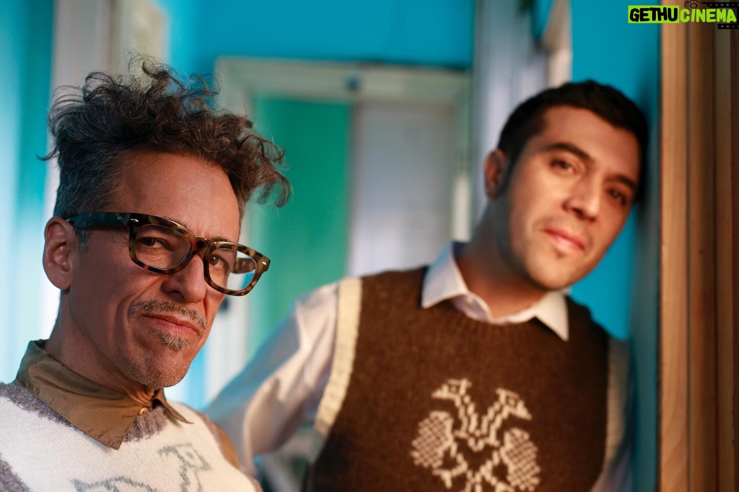 Rubén Albarrán - 13.9K Likes - Hoy se concreta un sueño de años, de poder hacer una colaboración con una persona de una banda que admiro hace mucho tiempo @ru.albarran
VIVO 🍃
21 hrs en todas las plataformas
19.30 hrs 🇨🇱LIVE TikTok
20.00 hrs 🇨🇱 LIVE IG