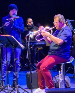 Rubén Blades Instagram - Gracias a mi querido colega y amigo Luis Perico Ortíz, por invitarme a su show “Tocando y Contando Historias”, en el Centro de Bellas Artes de Caguas en mi querida isla de Puerto Rico, que me permitió gozar de un concierto memorable y de un recuentro con muchos otros amigos que respeto, admiro y aprecio.
En las fotos con, con Perico, Don Rafael Ithier, Gilberto Santa Rosa, La India, Jerry Rivas…
