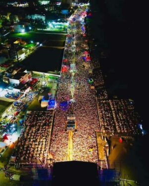 Rubén Blades Instagram - MUCHAS GRACIAS a 
las 185.000 personas que asistieron ayer al Salsa Fest de Veracruz
Fue una noche inolvidable que llevaremos en el corazón, junto con mis compañeros panameños de La Roberto Delgado Big Band.

Muchas gracias al Festival por invitarnos una vez más.
El Salsa Fest de Veracruz, México, se ha convertido en uno de los más grandes e importantes del género en todo el mundo, todos los músicos de salsa agradecemos el espacio que brindan.