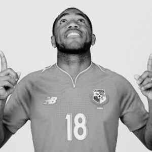 Rubén Blades Instagram - ADIOS A LUIS "MATADOR" TEJADA

Se ha "mudado al otro barrio" el héroe deportivo nacional Luis "Matador" Tejada, a los apenas 41 años.
La sorpresa ha sido general y el impacto por el inesperado deceso ha sacudido tanto a Panamá como al extranjero, donde Luis también ofreció pruebas irrefutables de su talento y capacidad. 
Murió luego de compartir con otros su amor por el deporte y esperamos que de alguna forma eso nos consuele un poco. 
No comprendo como personas que le dan gloria al país desaparecen súbitamente mientras entes anti-panameños parecen gozar de inmunidad y permanecen vivos exclusivamente para arruinar la posibilidad y reputación de nuestra nación y de su pueblo.

Gracias Luis, por todas las alegrías que nos diste y por defender el honor deportivo nacional, dentro y fuera del país.
Gracias por querer a Panamá y por representarla siempre con fuerza y entusiasmo. Esperamos que tu ejemplo continue animando a nuestro pueblo y a las futuras generaciones, y que tu recuerdo permanezca siempre alumbrándole el camino al deporte nacional.

¡Dios te cuida Luis Tejada!

Rubén Blades
2 de Febrero, 2024