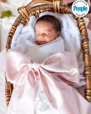 Ruben Studdard Instagram - I spy our Mommy & Me set featured in @people Magazine with the cutest little humans 😍 from our very own @realrubenstuddard  and the beautiful @kristin_studdard ✨

Captured by our featured photographer @thedavenportdesign 

Set Design @jamiebstylist 

#photostudio #peoplemagazine #setdesign #editorialphotography #studiophotography #rubenstuddard #asthetikbham #bhamstudio